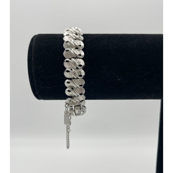 Vintage Monet Figure 8 Links Satin Silver Tone 7" Safety Chain - Picture 2 of 8